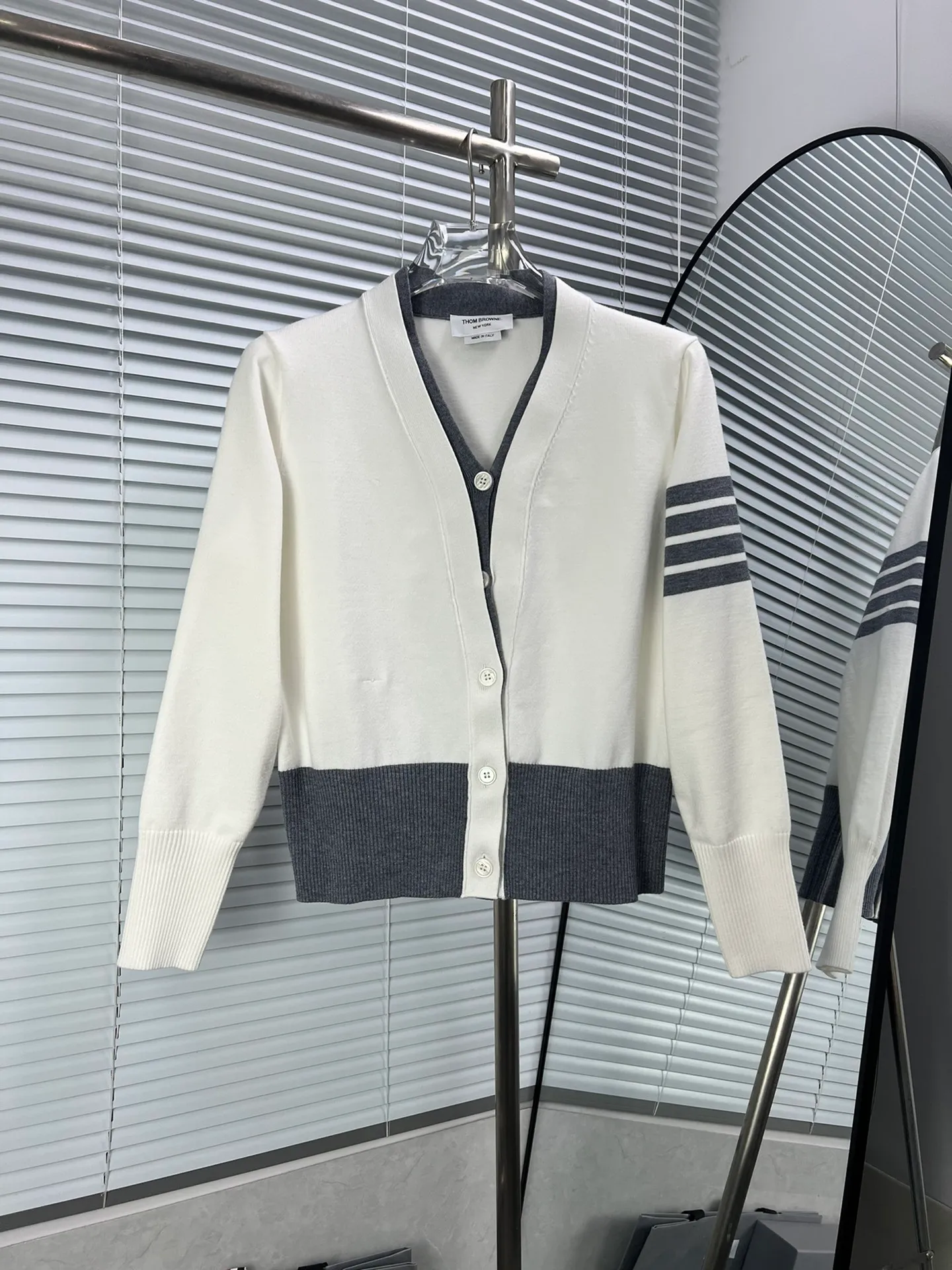 TB 𝐃𝐞𝐭𝐚𝐢𝐥 ： v ， ， ， YI ， ， te ， ， ， ， ：Gray White Blue Sizes：123